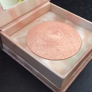 Urban decay naked illuminated- AURA